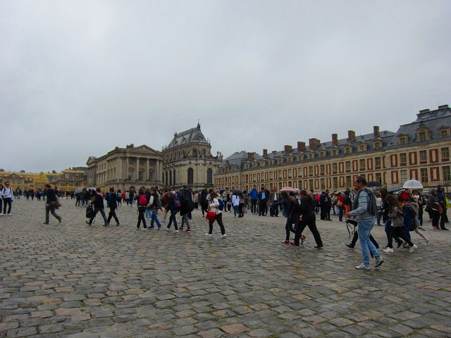 長蛇の列のヴェルサイユ宮殿